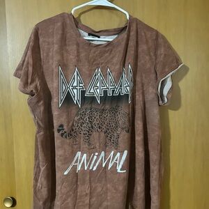Def Leppard Animal Graphic Women's Tee - Brown